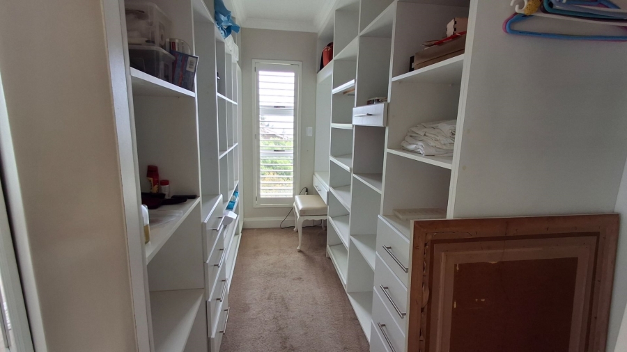 3 Bedroom Property for Sale in Boggomsbaai Western Cape